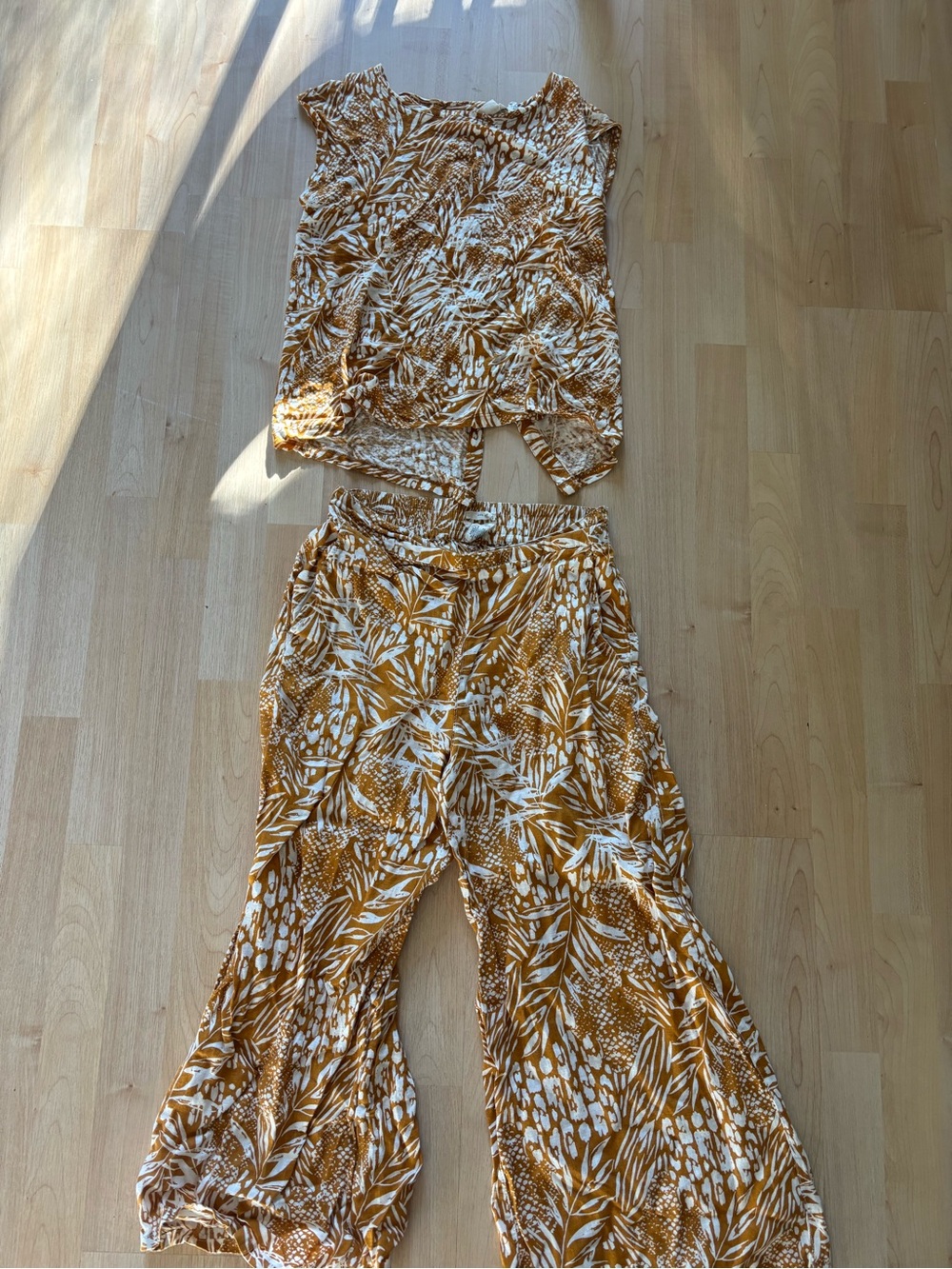 Christian Siriano Mustard and White Leaf-Print Wide-Leg Jumpsuit Set S